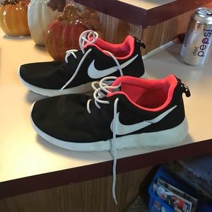 Youth Nike Roshes