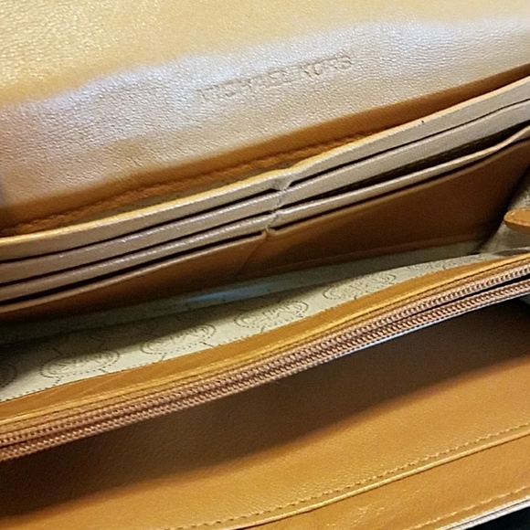 Michael Kors Quilted Wallet - Picture 2 of 4