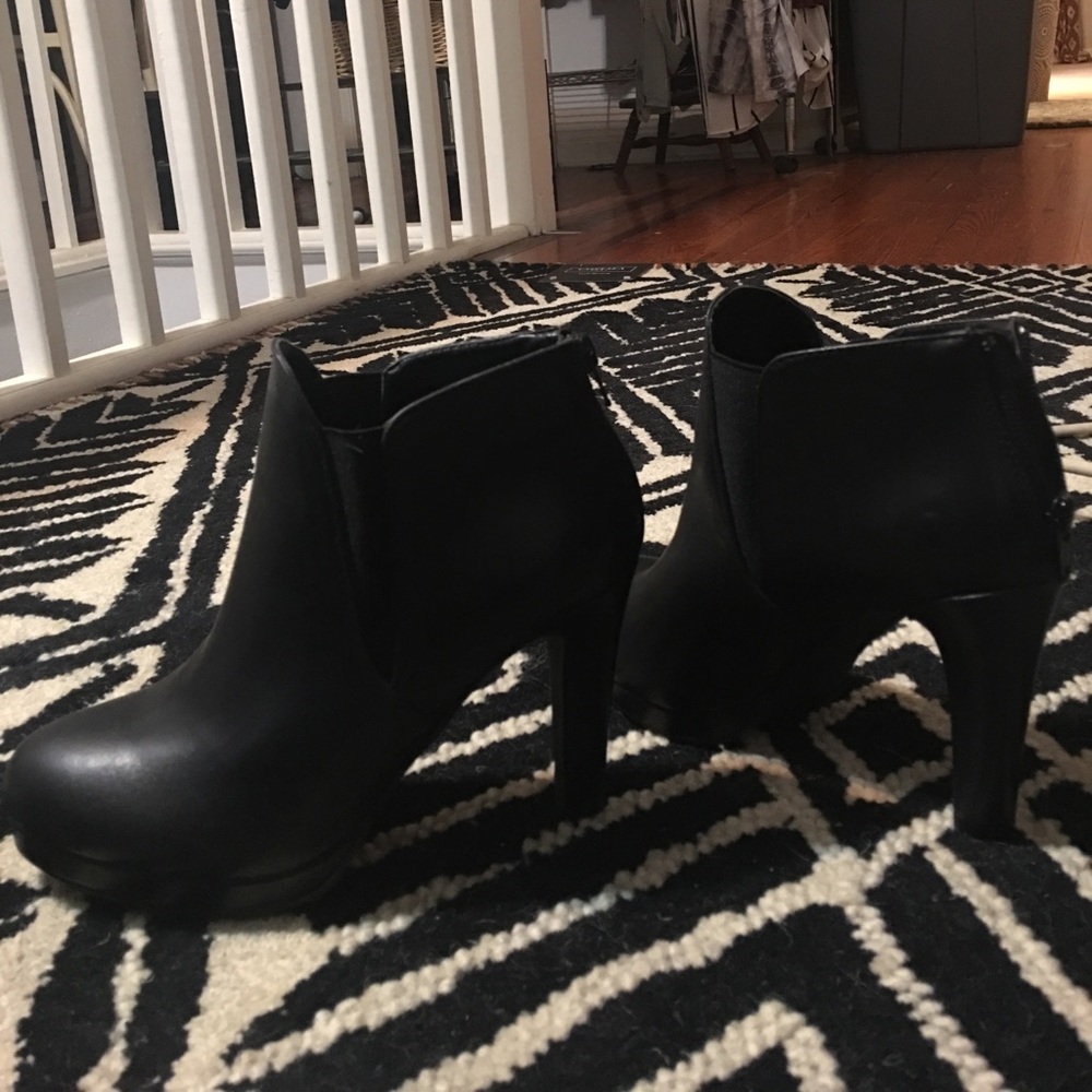 Leather heeled booties