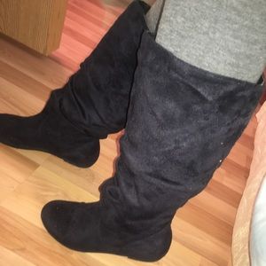 Black boots size 8
