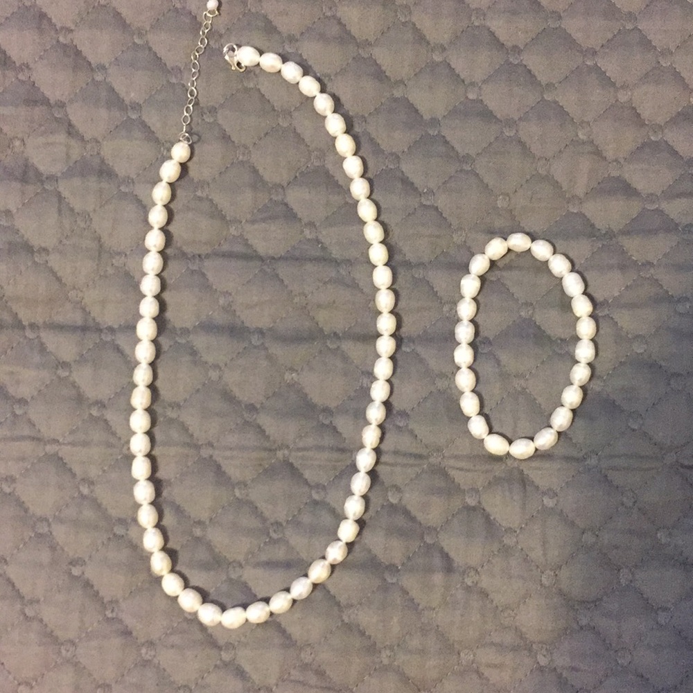 NEW Pearl necklace and bracelet set