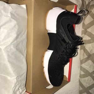 Nike Prestos Black & White