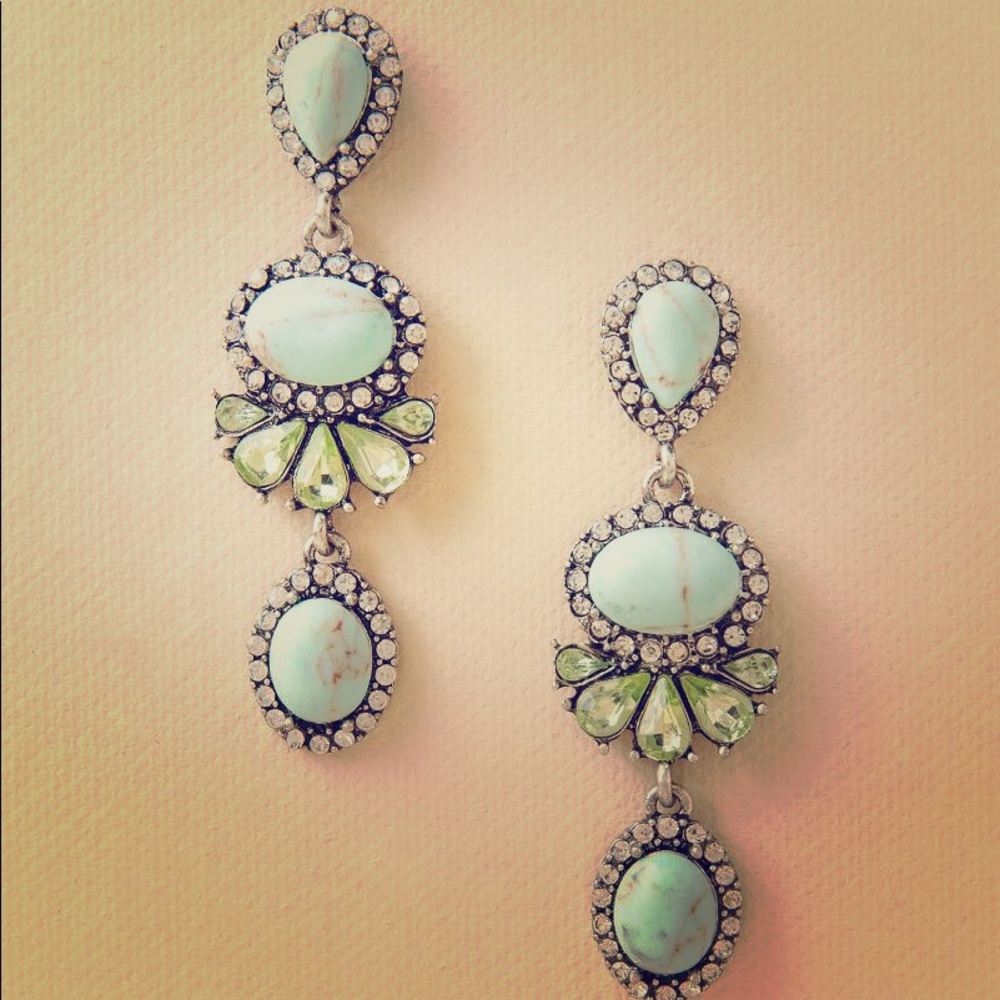 [SOLD] Francesca's Laverne Stone Drop Earrings