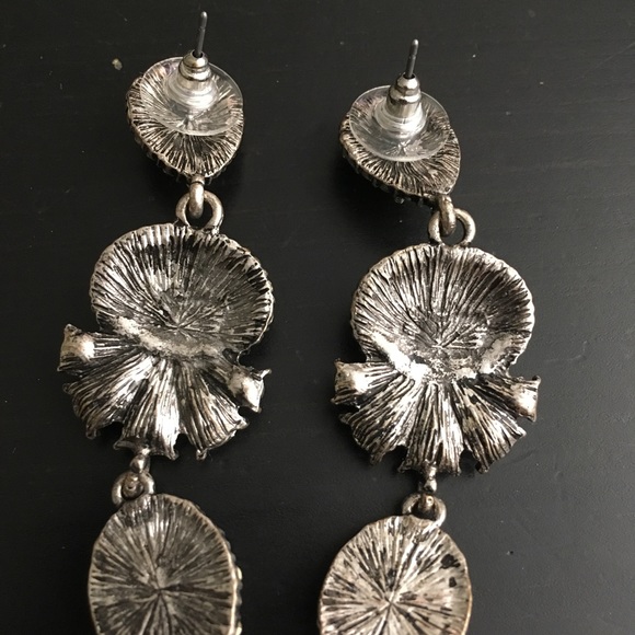 [SOLD] Francesca's Laverne Stone Drop Earrings - Picture 3 of 6