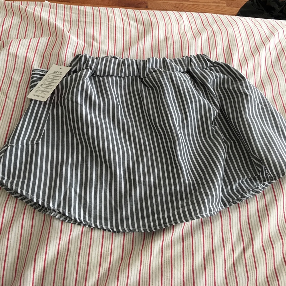 Brand New 💝💝Striped Mini Skort - Picture 2 of 5