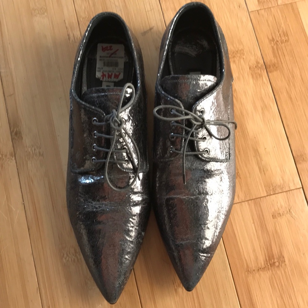 miu miu crinkle patent leather pointy oxford