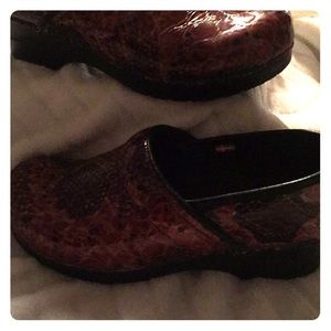 Sanita clogs