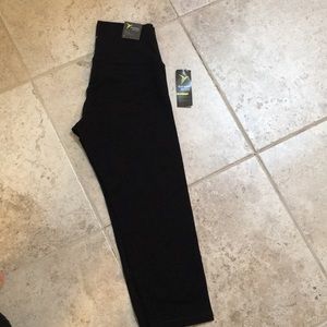 Old Navy Active high-rise fitted crop