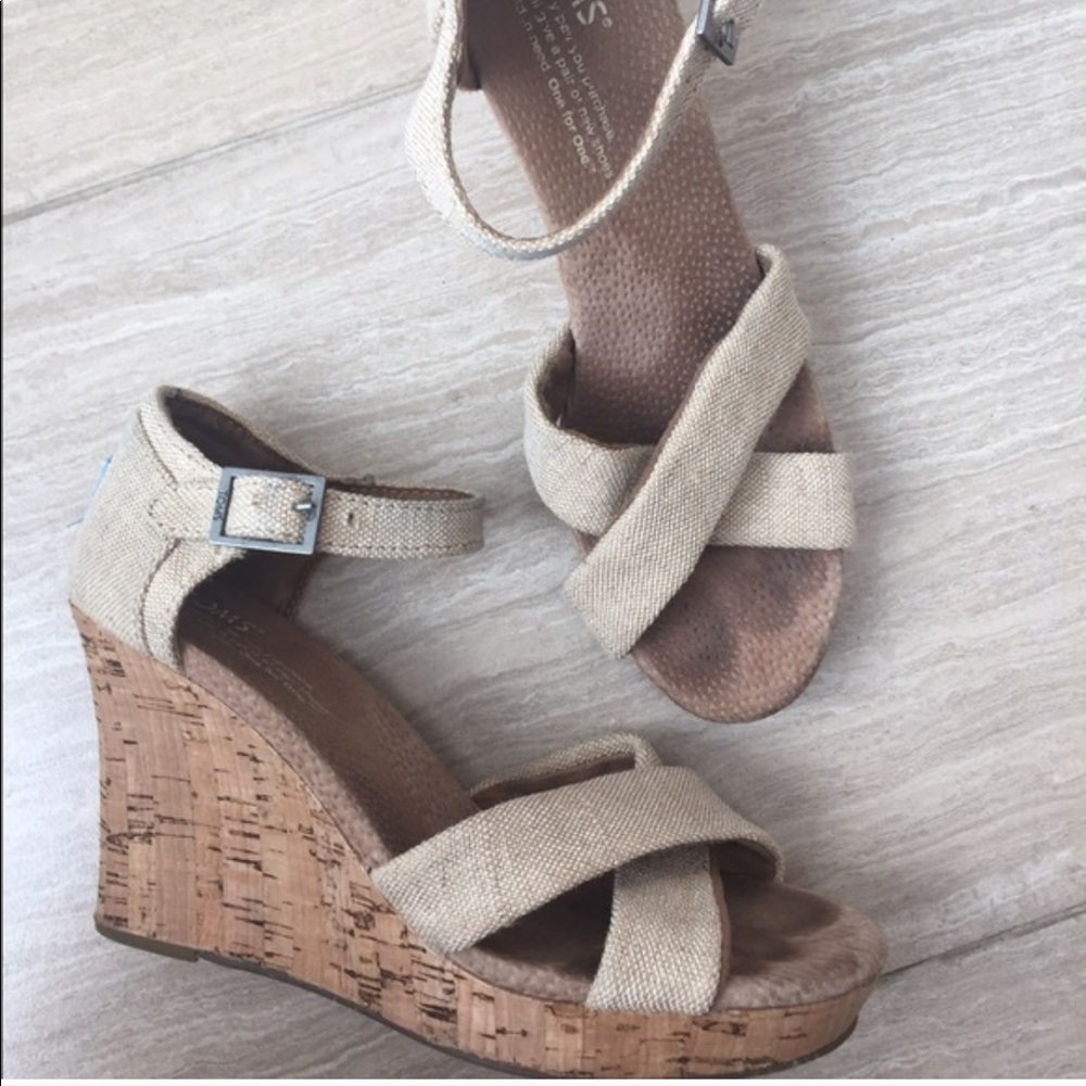 Toms Wedge size 7