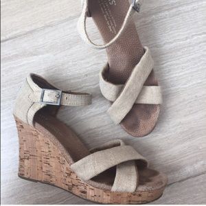 Toms Wedge size 7
