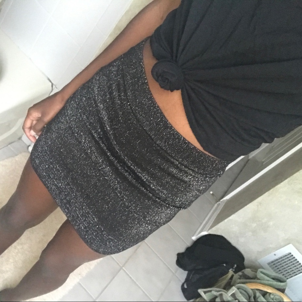 mini skirt - Picture 2 of 2