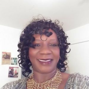 Meet your Posher, Lorraine