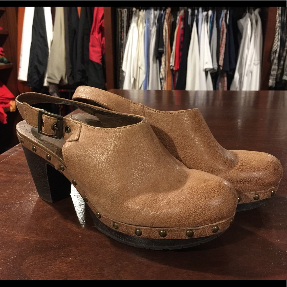 Gianni Bini (Dillard's) Leather Clogs