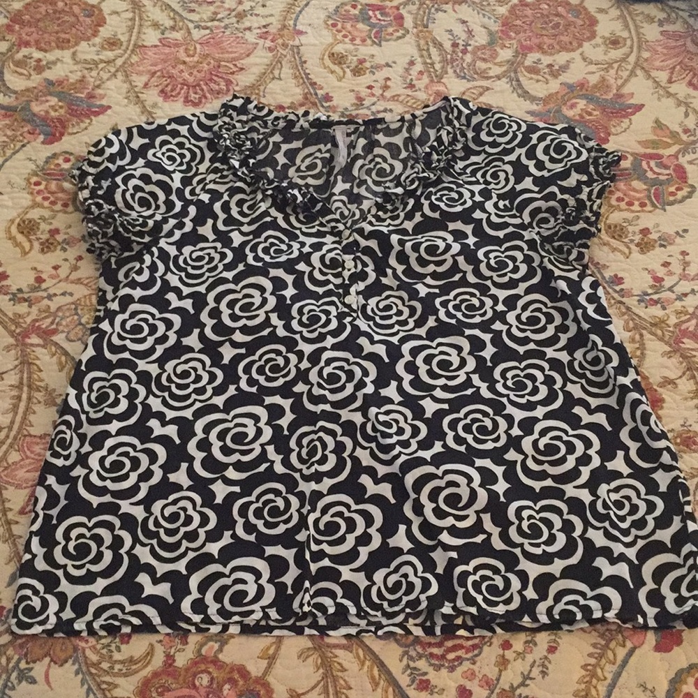 Old Navy navy & white flower print top, size M