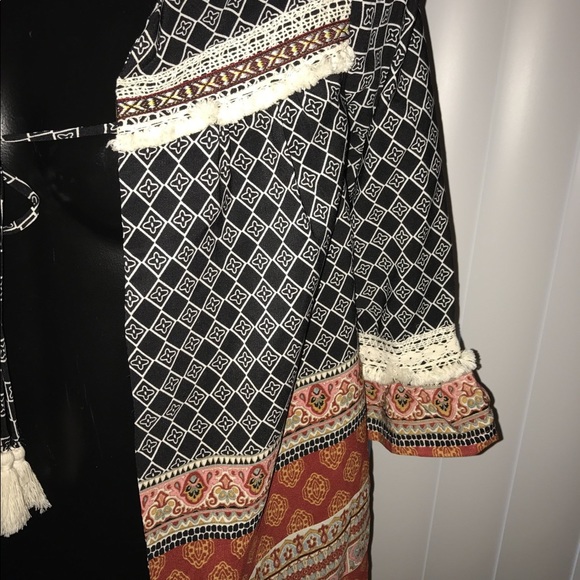 XHILARATION MODERN PRINTED TOP WITH TASSEL TIE - Picture 2 of 4