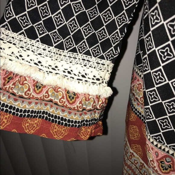 XHILARATION MODERN PRINTED TOP WITH TASSEL TIE - Picture 3 of 4