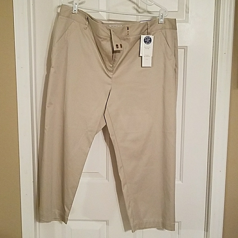 NWT Tan Capris