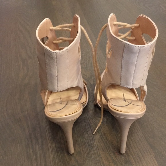 Jessica Simpson high heel shoe - Picture 3 of 6