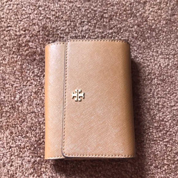 tory burch trifold wallet