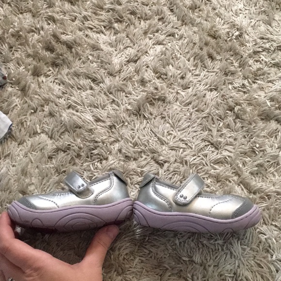 Surprize by Stride Rite Mary Janes size 5 - Picture 4 of 6