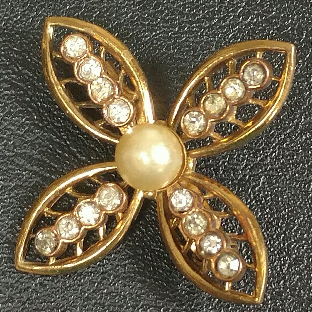 Script signed Coro flower brooch with pearl