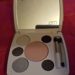 EM eyeshadow palette