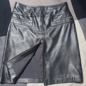 🔥STUNNING💋SILVER LEATHER SKIRT