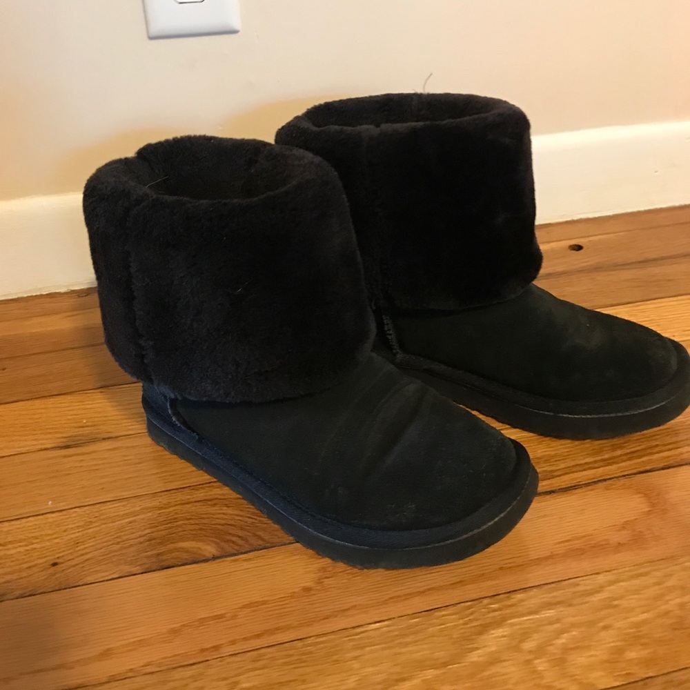 Black warm boots