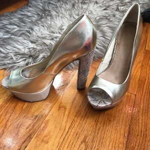 High heels golden shoes