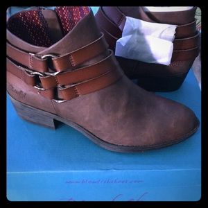 Blow fish ankle boots!