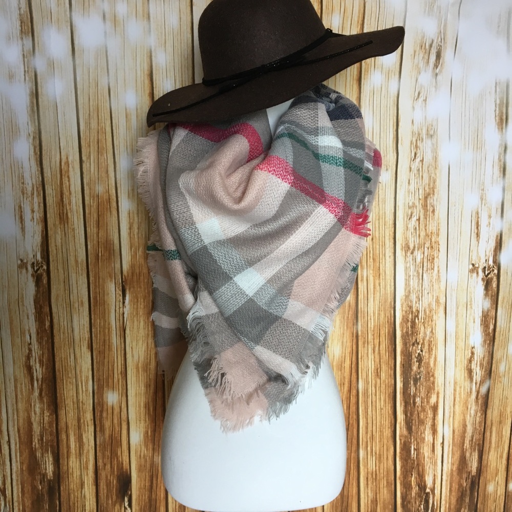 *LAST ONE* Blanket Scarf 💗