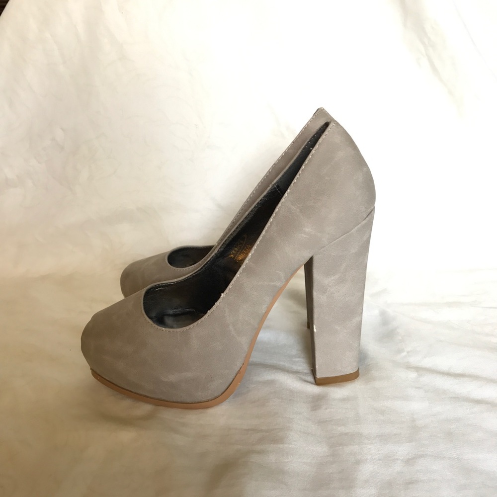 Grey platform pumps. Chunky heel.