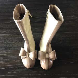 Size 4 toddler Joyfolie Elery in Latte boots