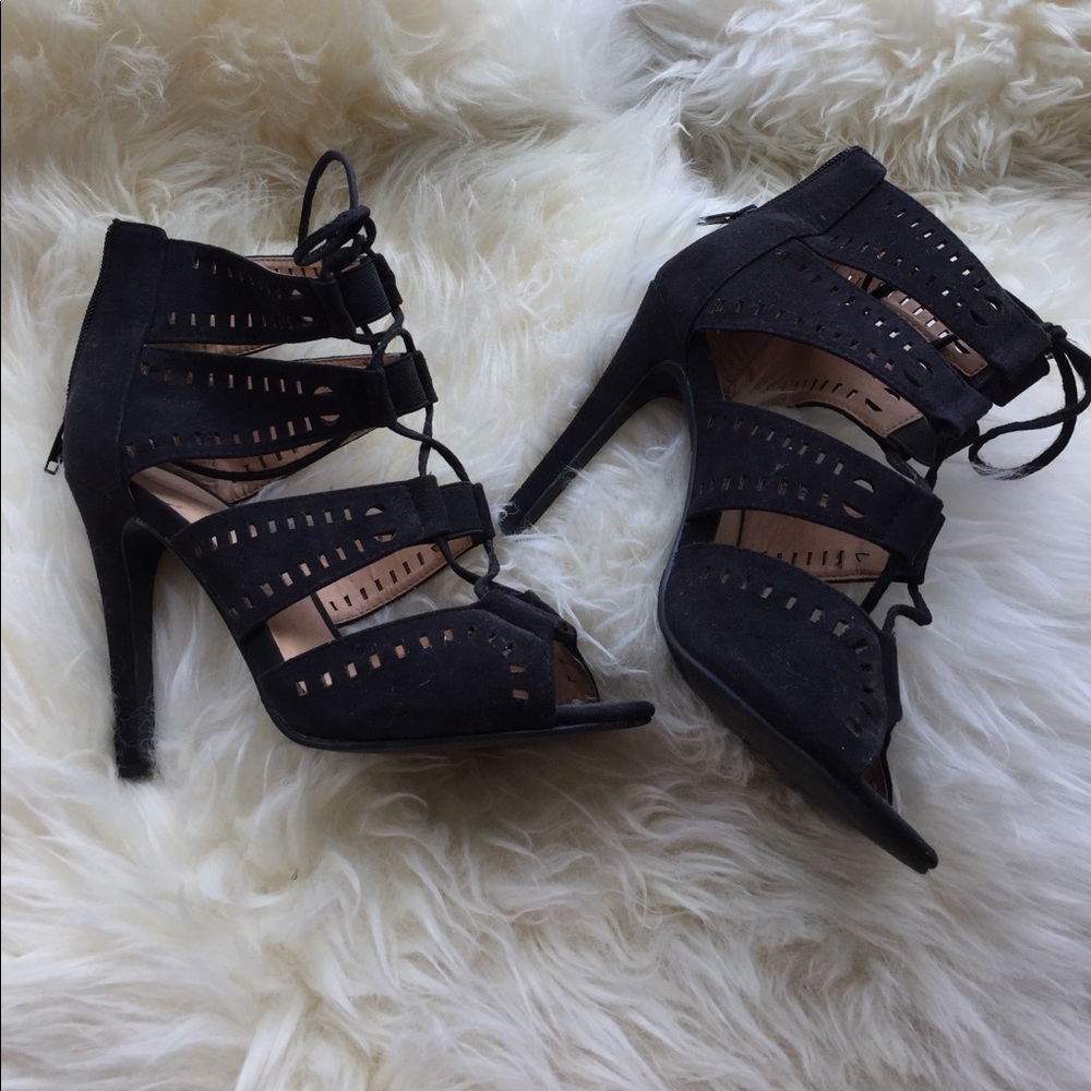 LACEUP Black heels