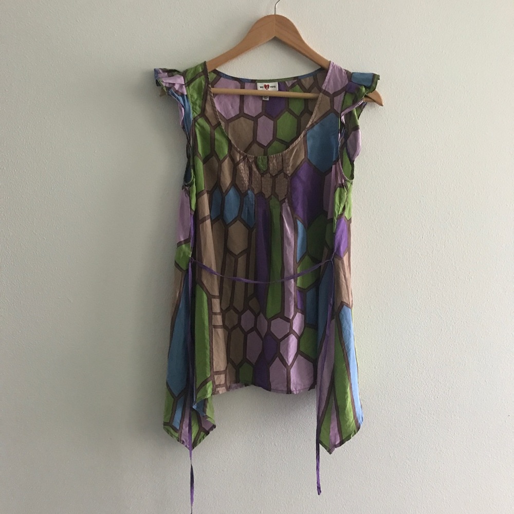 Asymmetrical patterned top