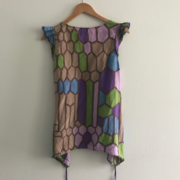 Asymmetrical patterned top - Picture 2 of 4