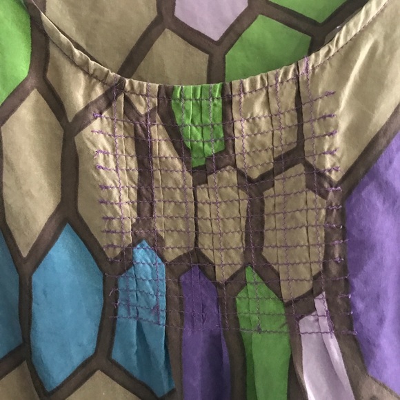 Asymmetrical patterned top - Picture 3 of 4