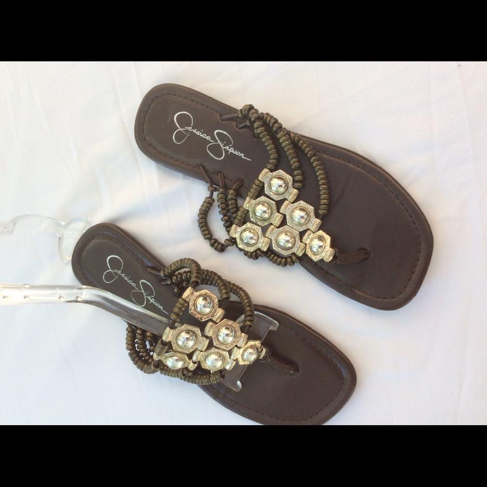 Jessica Simpson never worn sandals.