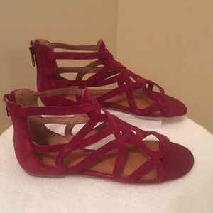 NWOB BEAUTIFUL  SUEDE SANDALS BY CORSO COMO SIZE 7
