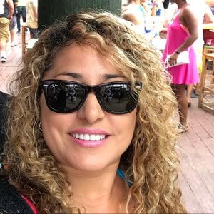 Meet your Posher, Lorena