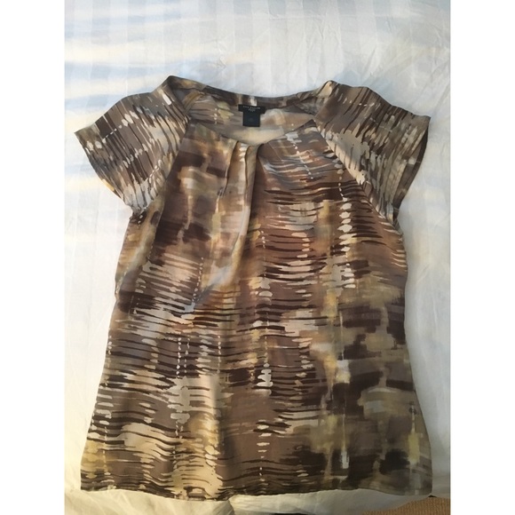 Ann Taylor EUC dressy work blouse with cap sleeves - Picture 3 of 6