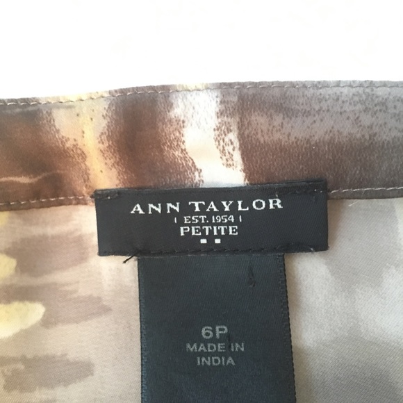 Ann Taylor EUC dressy work blouse with cap sleeves - Picture 5 of 6