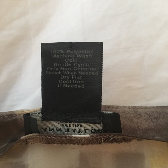 Ann Taylor EUC dressy work blouse with cap sleeves - Picture 6 of 6