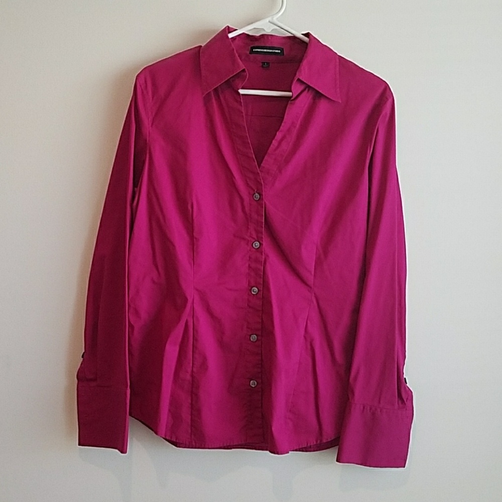 NWOT Express fitted button down blouse