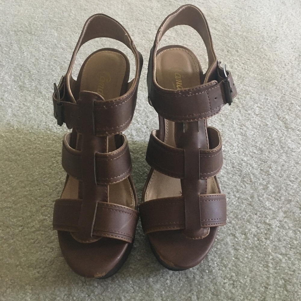 Candie's brown straps wedges!