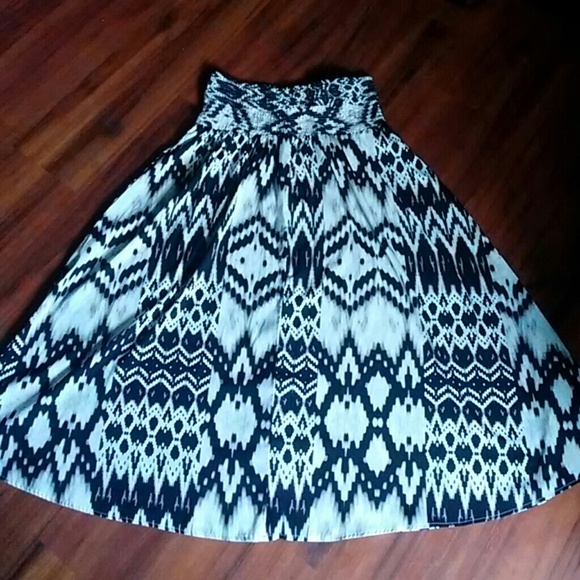 Fashion Nova Dresses & Skirts - Printed maxi skirt