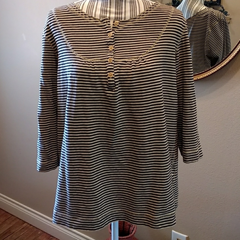 Super cute top with jeans for fall and winter.