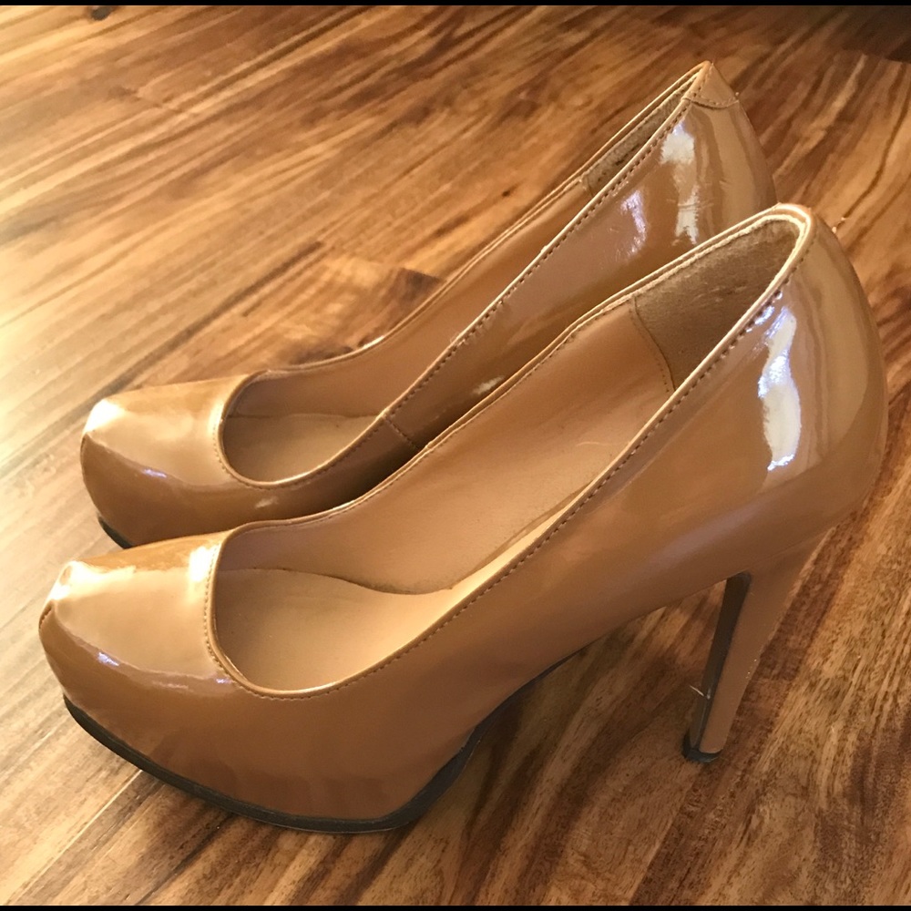Steve Madden taupe heels, size 6.5