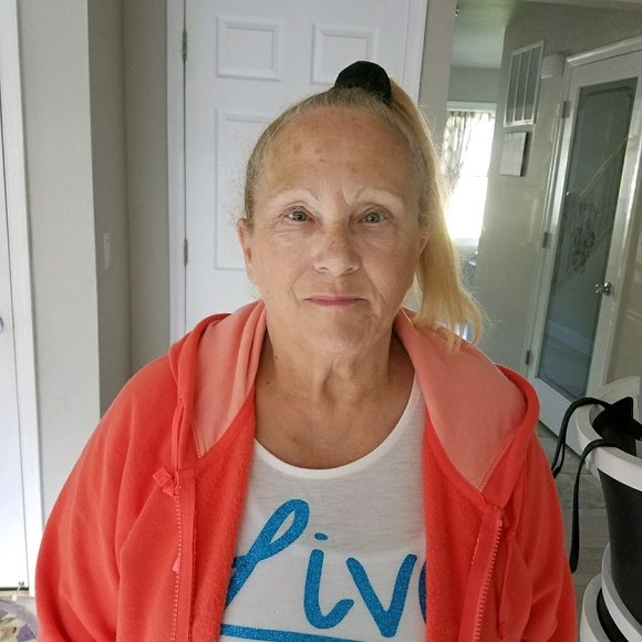 Meet your Posher, Gloria - Picture 1 of 1