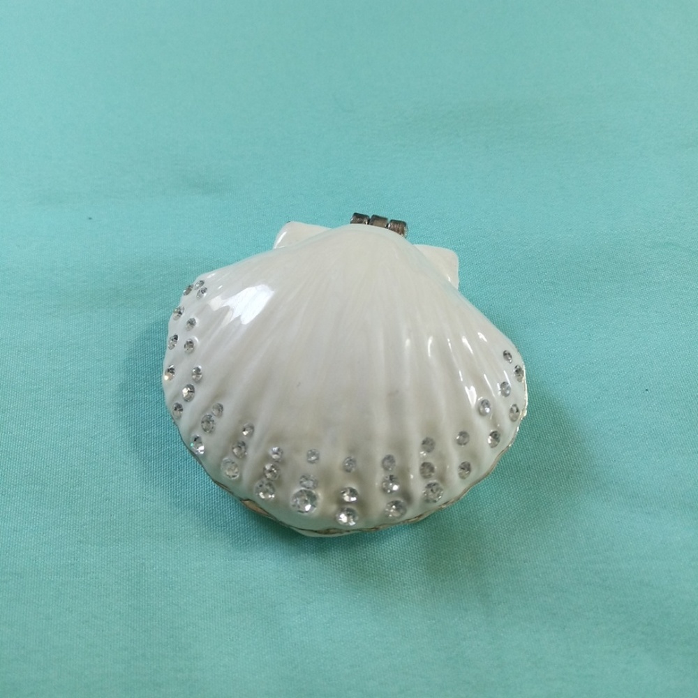 Seashell Box - Picture 1 of 4